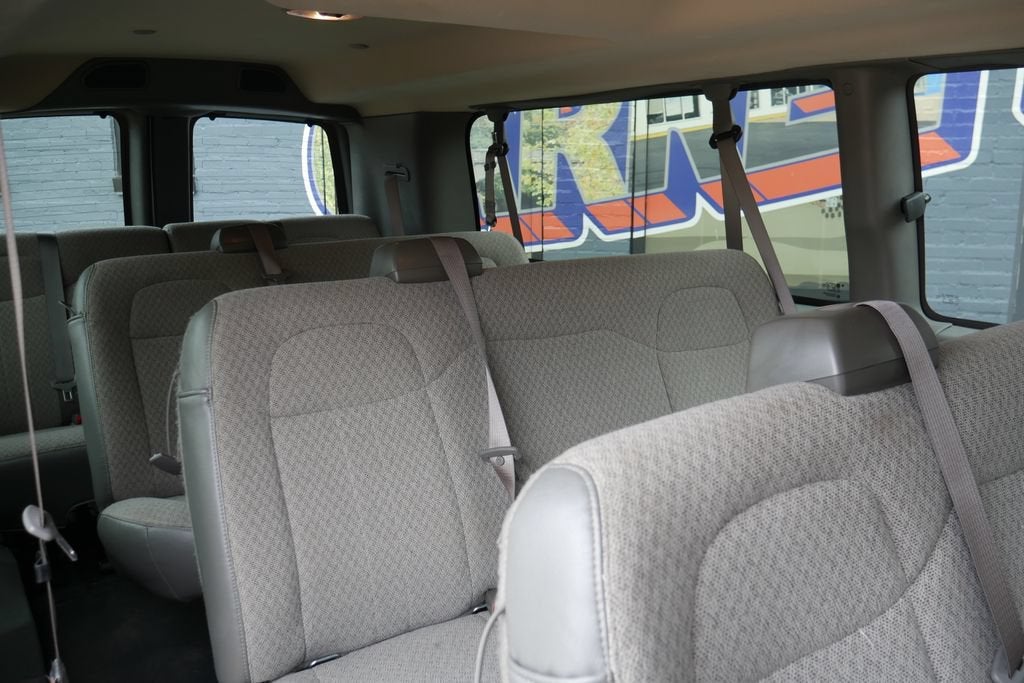 2025 Chevrolet Express Passenger 1LS