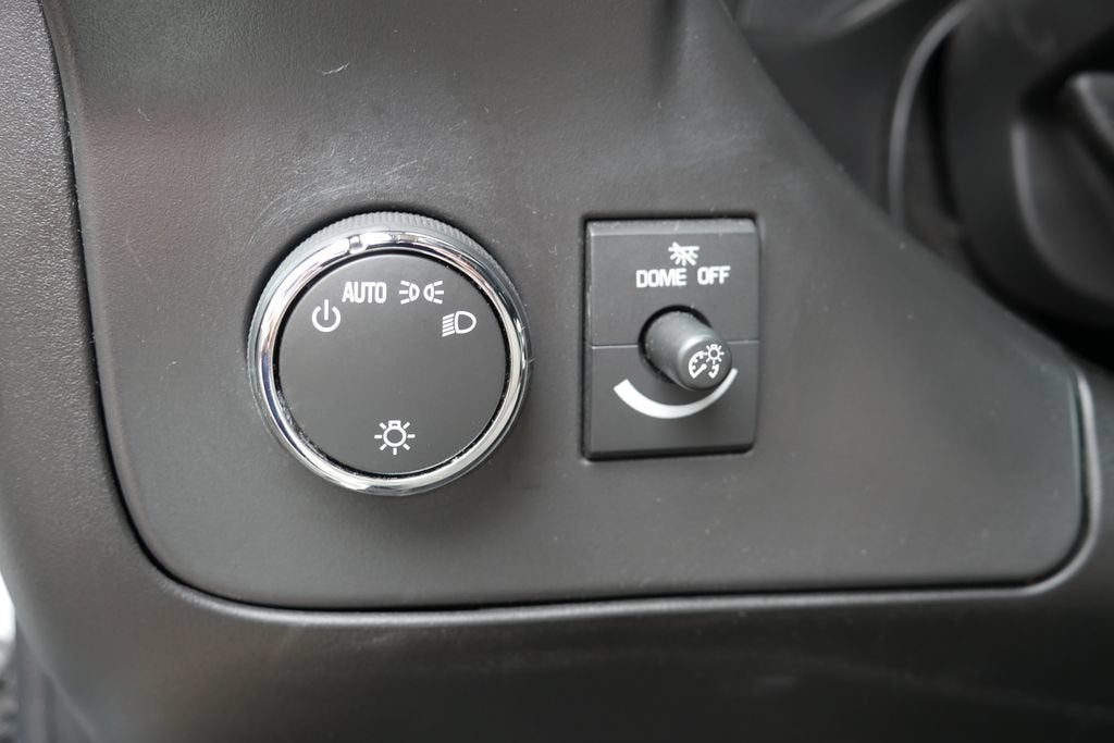 2025 Chevrolet Express Passenger 1LS
