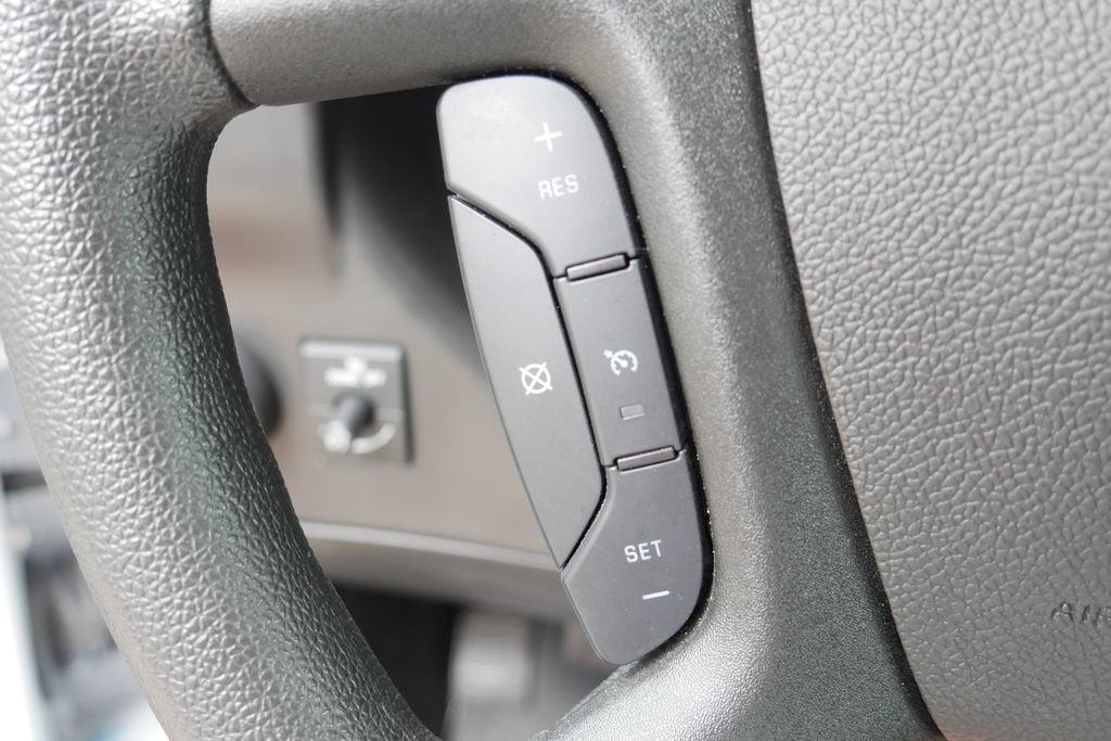 2025 Chevrolet Express Passenger 1LS