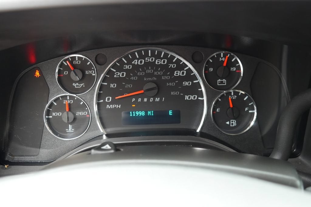 2025 Chevrolet Express Passenger 1LS