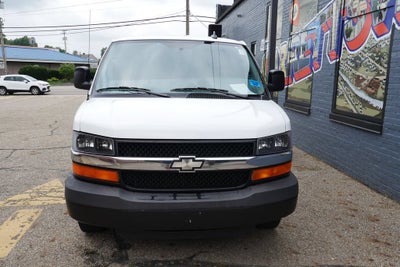 2025 Chevrolet Express Passenger 1LS