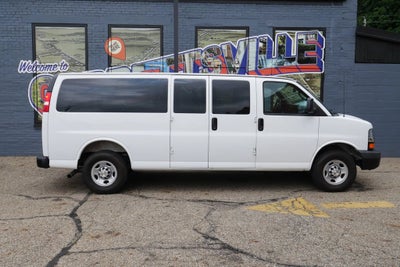 2025 Chevrolet Express Passenger 1LS