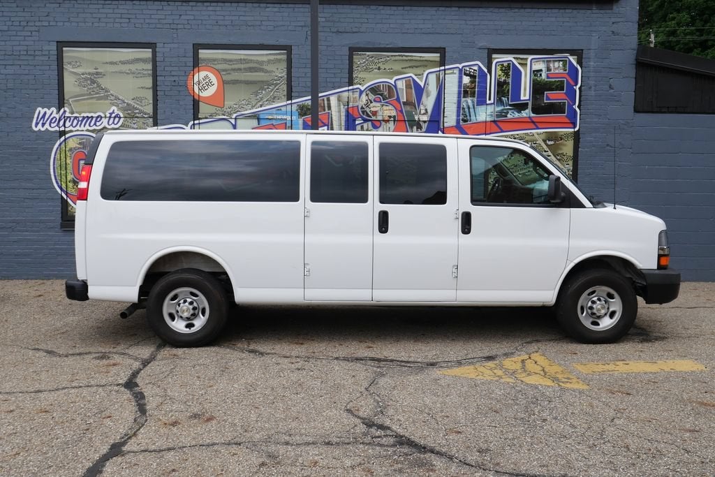 2025 Chevrolet Express Passenger 1LS