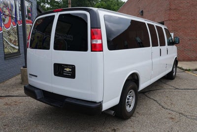 2025 Chevrolet Express Passenger 1LS