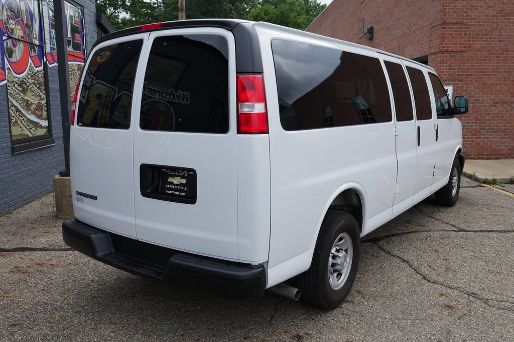 2025 Chevrolet Express Passenger 1LS