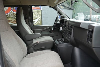 2025 Chevrolet Express Passenger 1LS