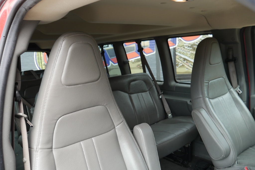 2017 Chevrolet Express Passenger 3500 LS
