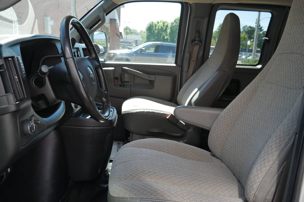 2023 Chevrolet Express Passenger 3500 LS