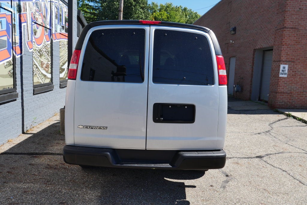 2023 Chevrolet Express Passenger 3500 LS