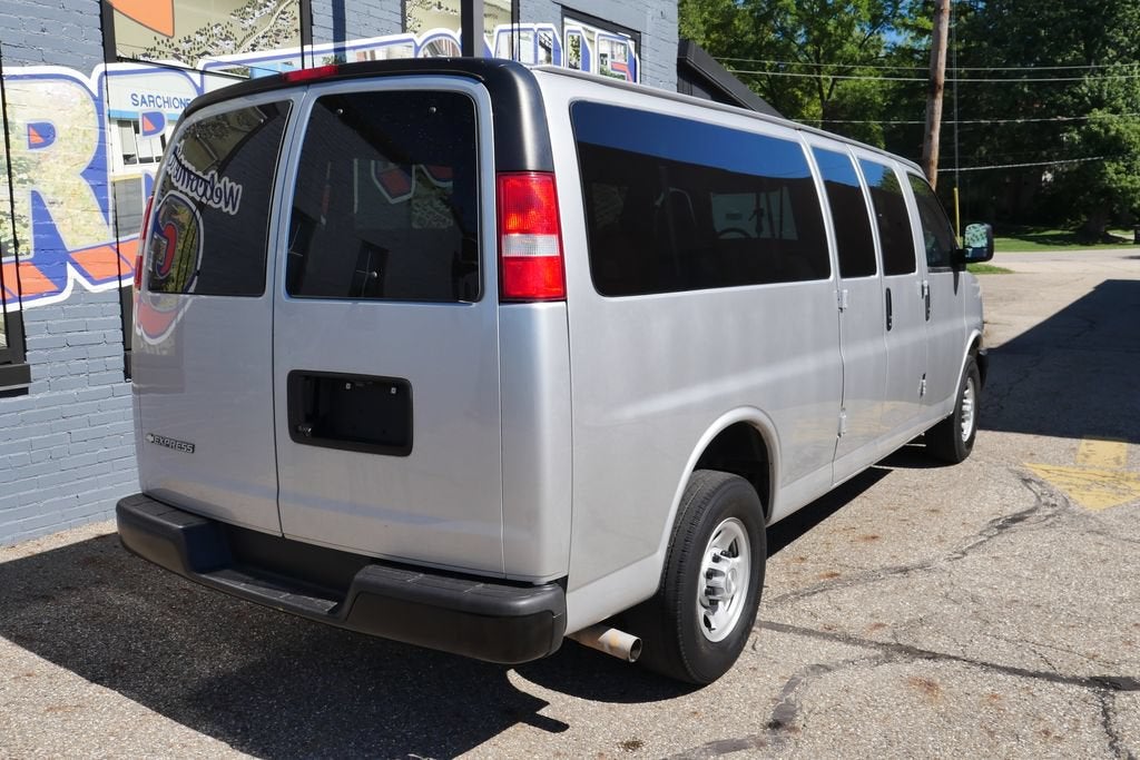 2023 Chevrolet Express Passenger 3500 LS