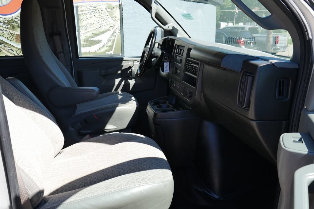 2023 Chevrolet Express Passenger 3500 LS