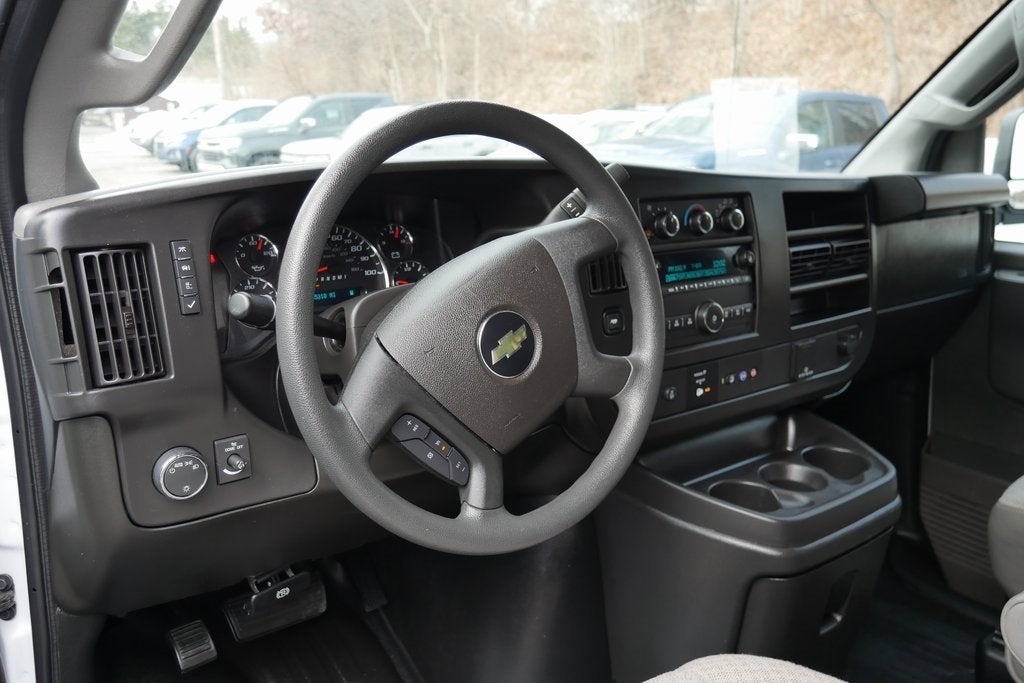 2023 Chevrolet Express Passenger 3500 1LS