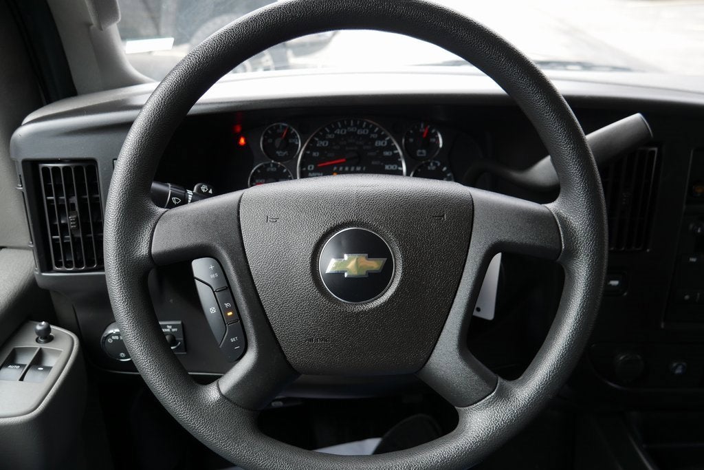 2023 Chevrolet Express Passenger 3500 1LS