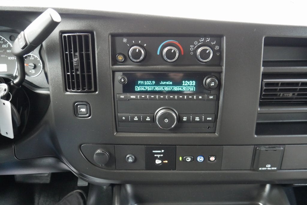 2023 Chevrolet Express Passenger 3500 1LS