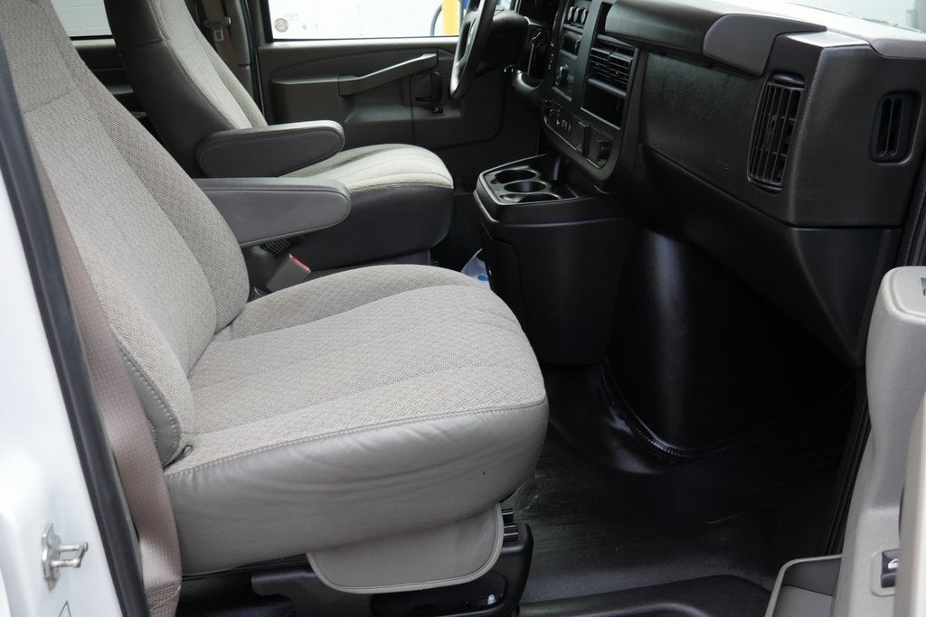 2023 Chevrolet Express Passenger 3500 1LS