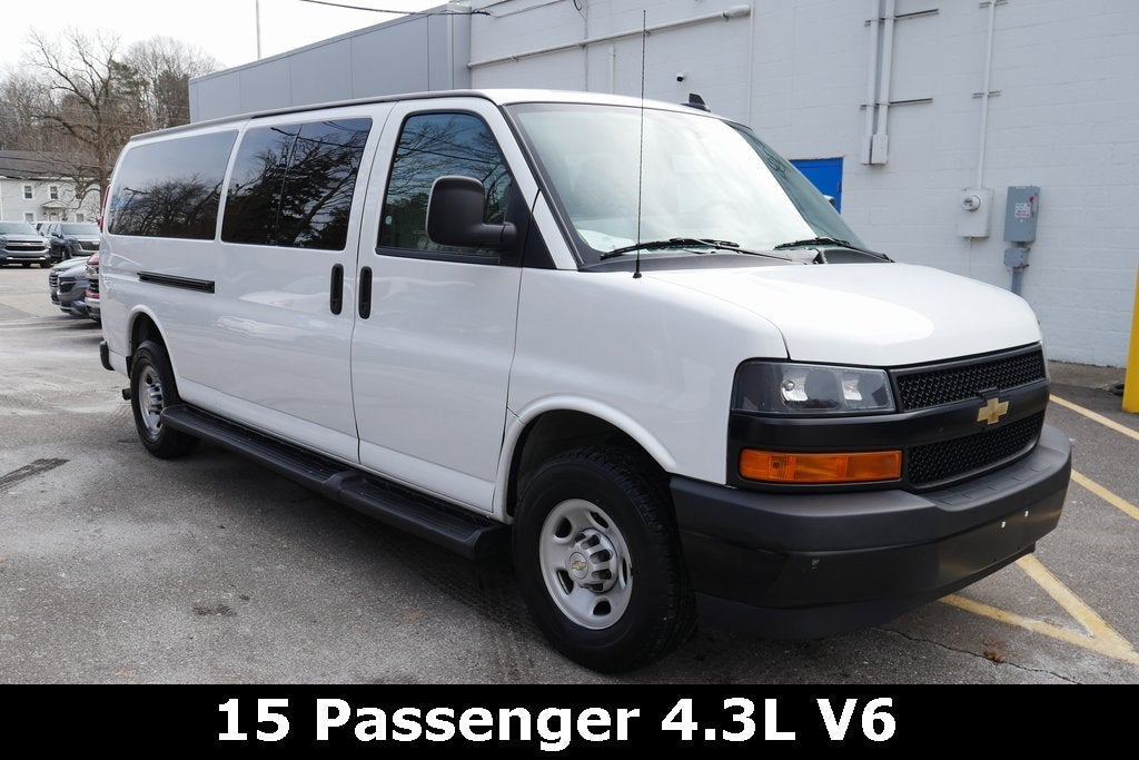2023 Chevrolet Express Passenger 3500 1LS