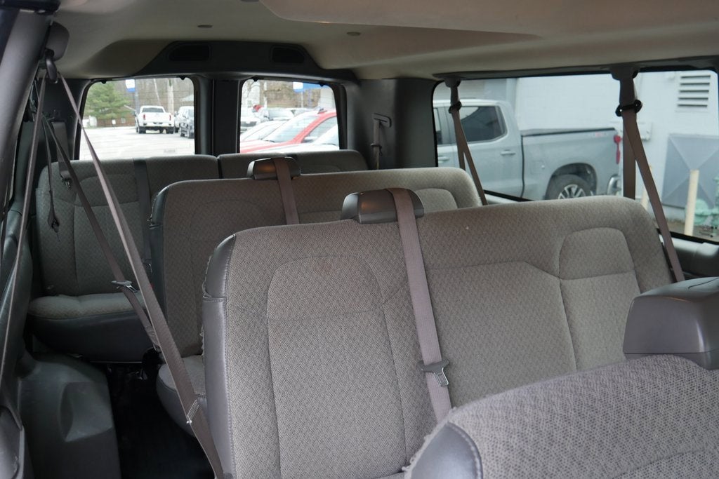 2023 Chevrolet Express Passenger 3500 1LS