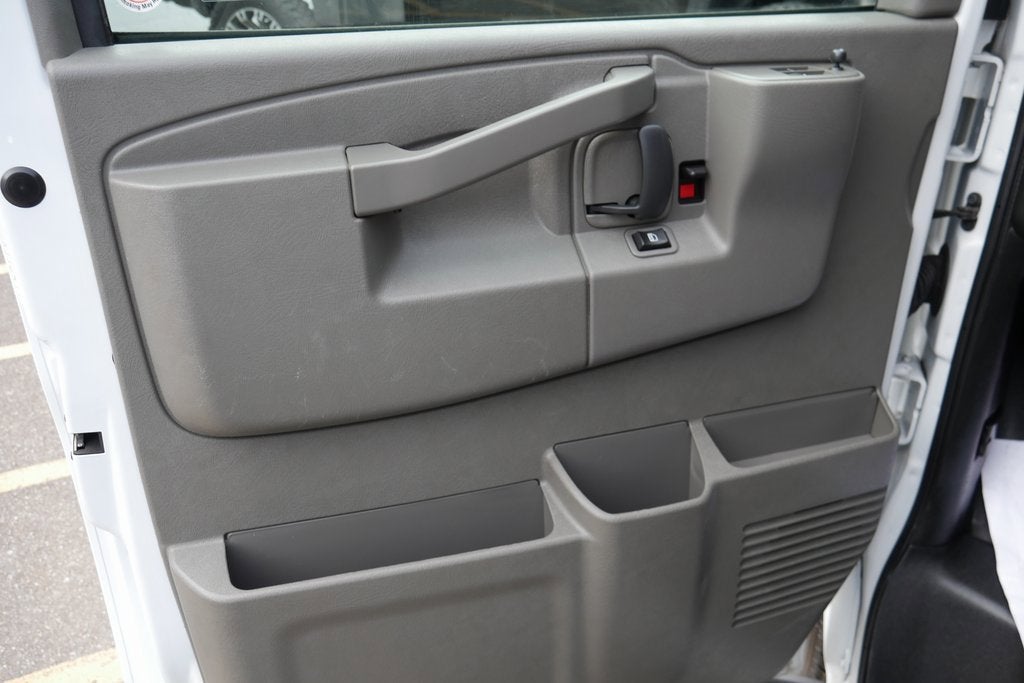 2023 Chevrolet Express Passenger 3500 1LS