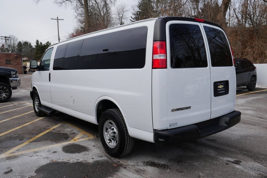 2023 Chevrolet Express Passenger 3500 1LS