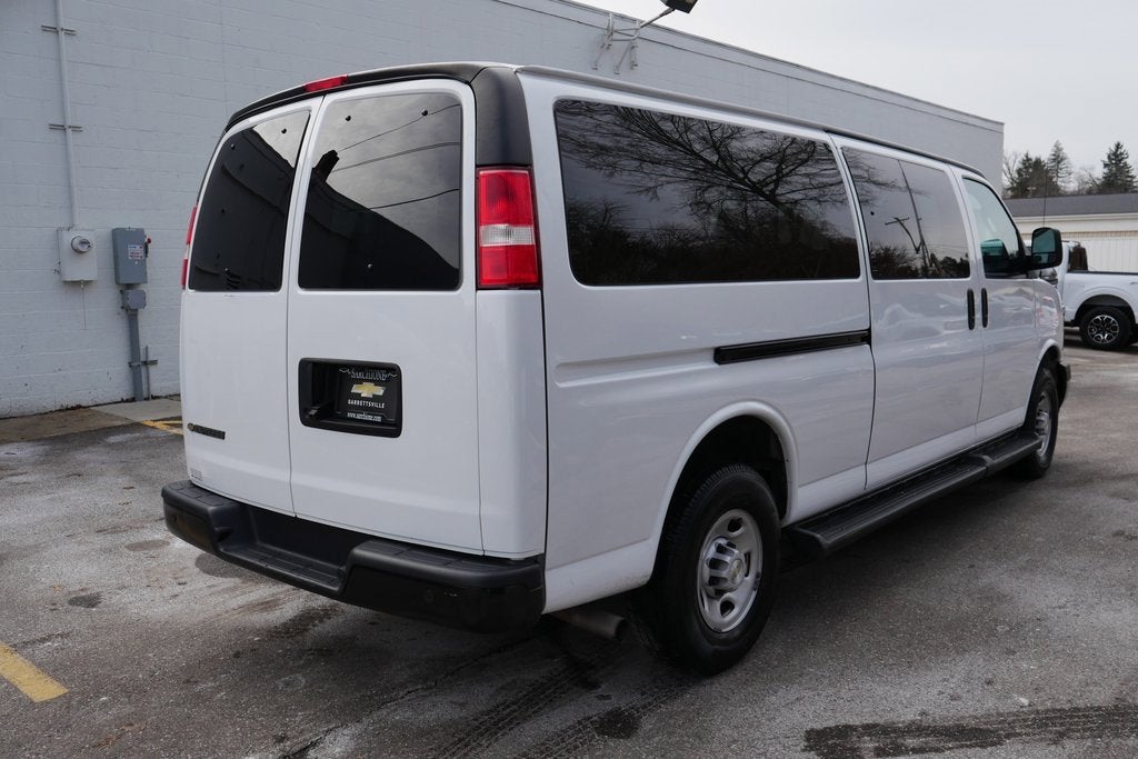 2023 Chevrolet Express Passenger 3500 1LS