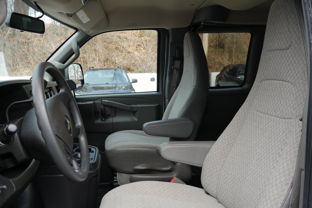 2023 Chevrolet Express Passenger 3500 1LS