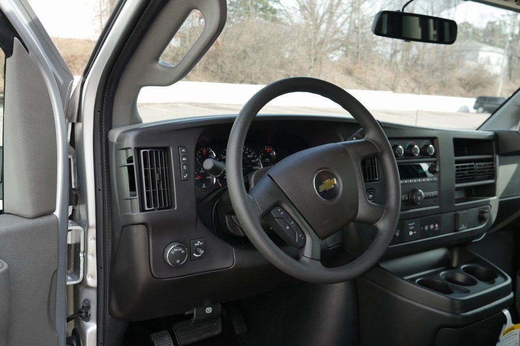 2025 Chevrolet Express Cargo WT