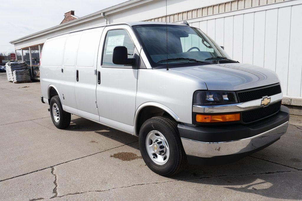 2025 Chevrolet Express Cargo WT