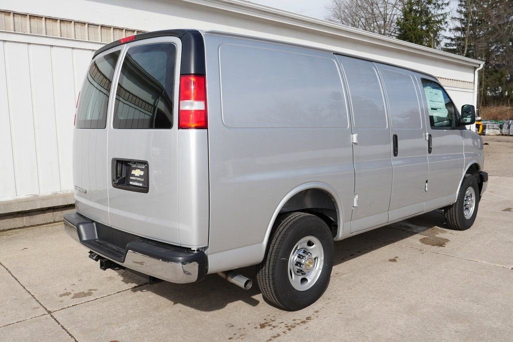 2025 Chevrolet Express Cargo WT