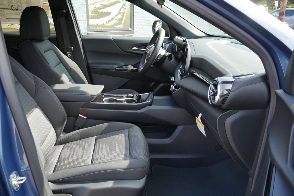 2027 Chevrolet Equinox LT - Photo 8
